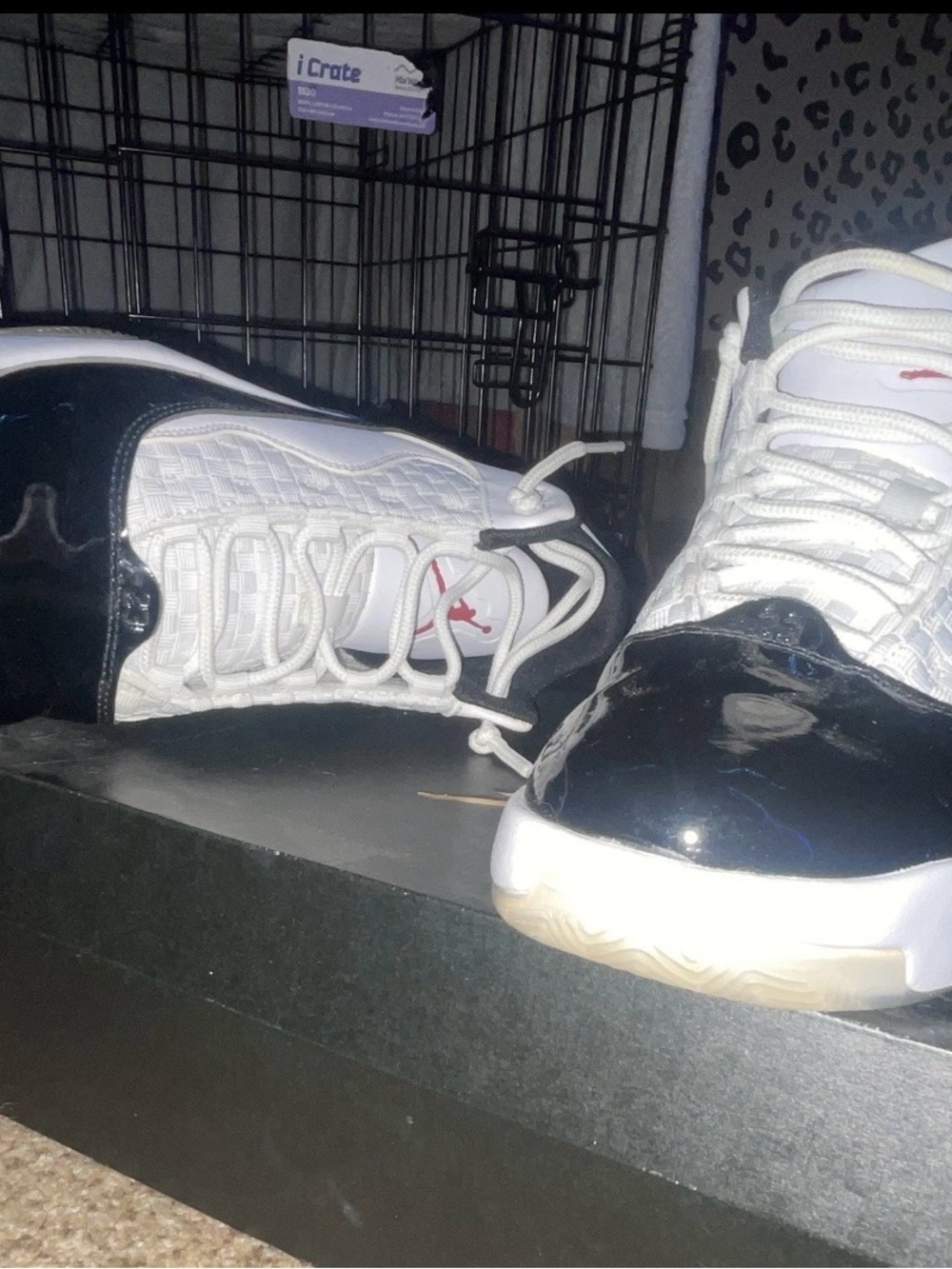 Jordan’s aura max 2 ( black, white, red logo)